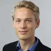 Headshot of Simon Brandkamp